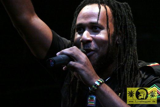 Aaron Silk (Jam) with Lloyd Praks We The People Band 19. Reggae Jam Festival - Bersenbrueck 03. August 2013 (7).JPG